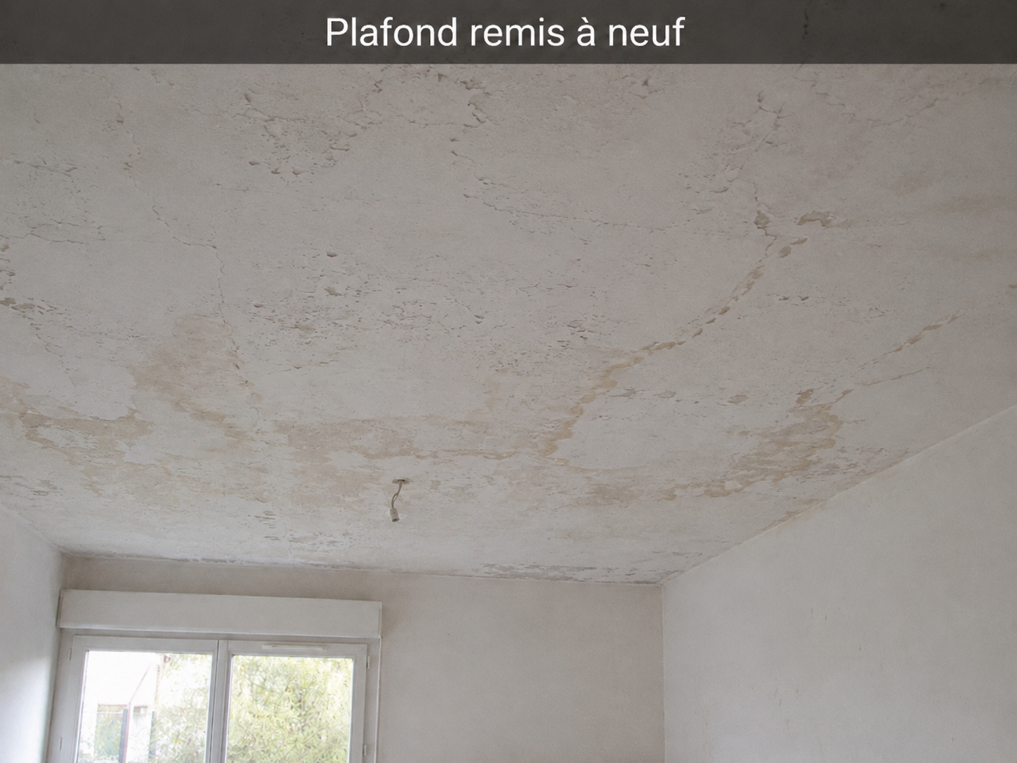 Plafond taché et fissuré avant rénovation à Nantes